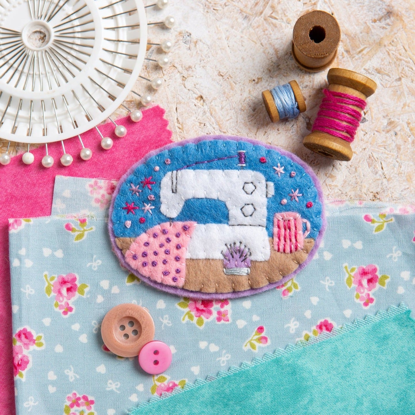 “ Sewing Machine Brooch” felt craft kit